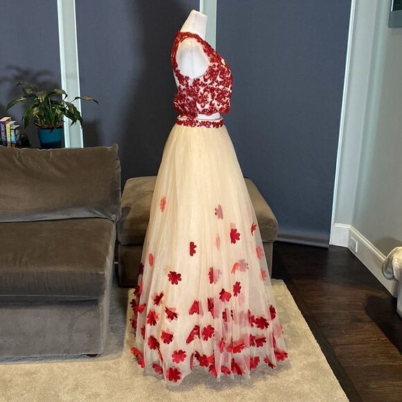 Women’s 2 Piece Prom Party Dress Halter Neck with Red Flower Detail Size 6 - Picture 4 of 11